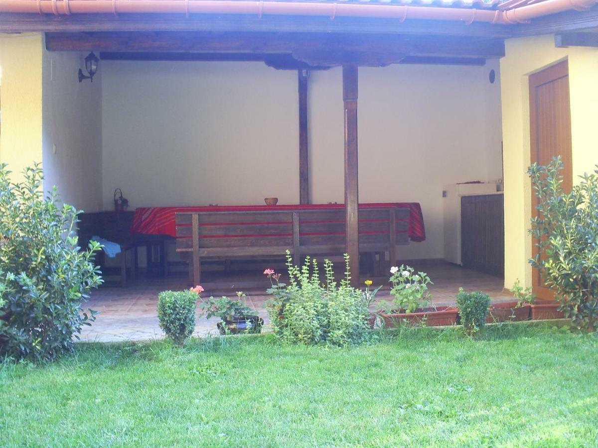 Къща За Гости Фантазия Tryavna Ngoại thất bức ảnh